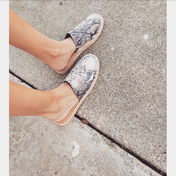 🚨END OF SUMMER SALE// snake print Espadrille - Picture 6 of 6